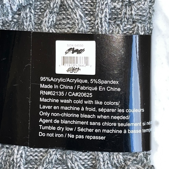 Guess TV/reading socks, cozy, green & white, with pom-poms. - Picture 5 of 7